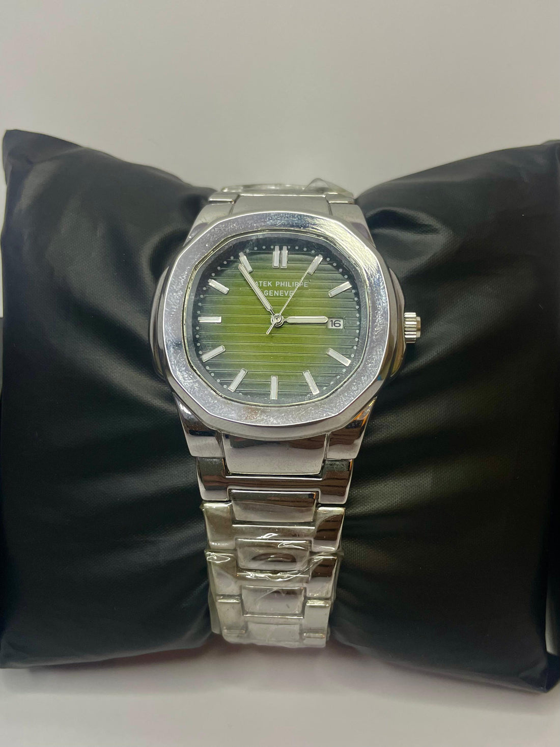 Patik phillipe with Green Dial